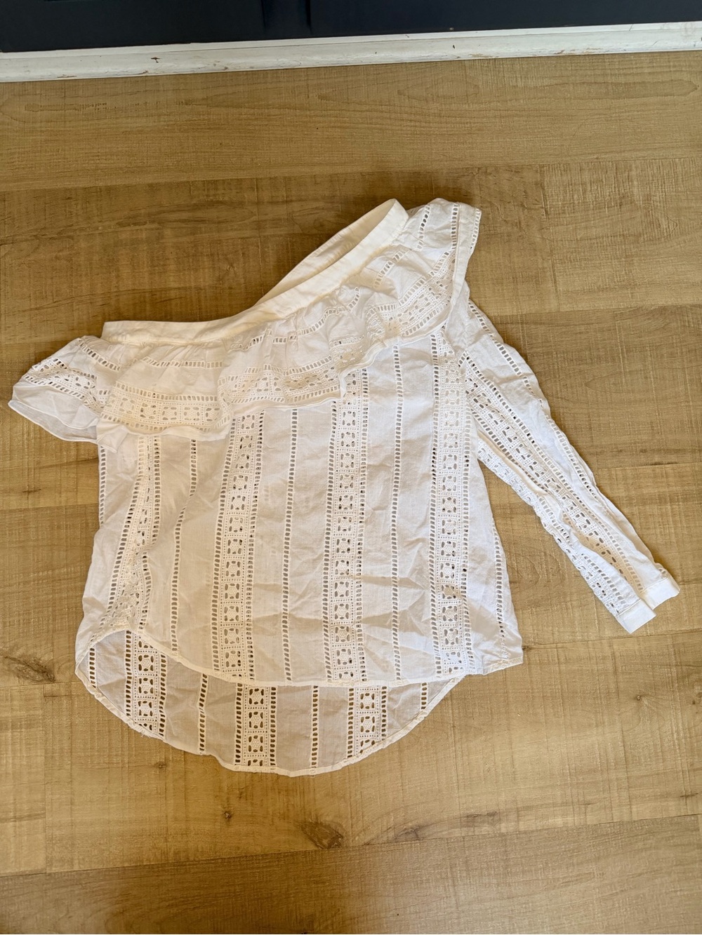 Veronica Beard Cruz White One Shoulder Eyelet Ruffle Blouse Size 6